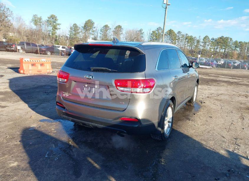 Photo 4 of 2018 Kia Sorento 2.4L LX (VIN 5XYPG4A35JG372391)