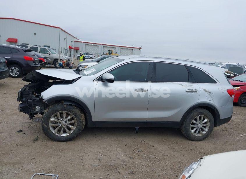 Photo 15 of 2018 Kia Sorento 2.4L LX (VIN 5XYPG4A35JG378093)