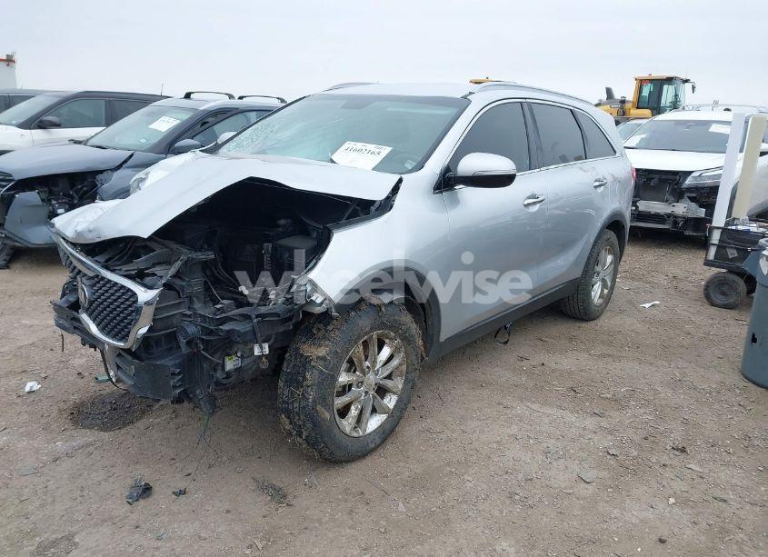 Photo 2 of 2018 Kia Sorento 2.4L LX (VIN 5XYPG4A35JG378093)