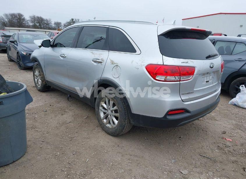 Photo 3 of 2018 Kia Sorento 2.4L LX (VIN 5XYPG4A35JG378093)