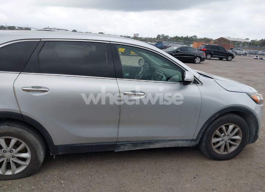 Photo 13 of 2018 Kia Sorento 2.4L L (VIN 5XYPG4A35JG432248)