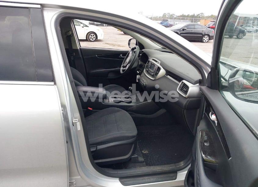 Photo 5 of 2018 Kia Sorento 2.4L L (VIN 5XYPG4A35JG432248)