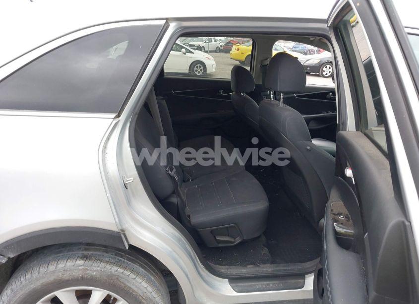 Photo 8 of 2018 Kia Sorento 2.4L L (VIN 5XYPG4A35JG432248)