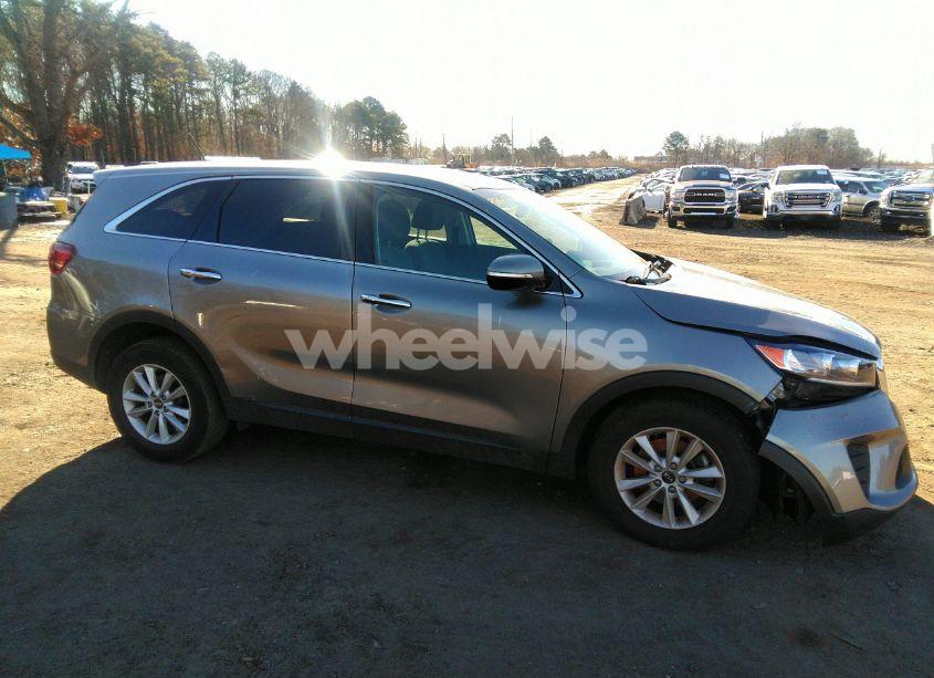 Photo 13 of 2019 Kia Sorento 2.4L LX (VIN 5XYPG4A35KG506401)