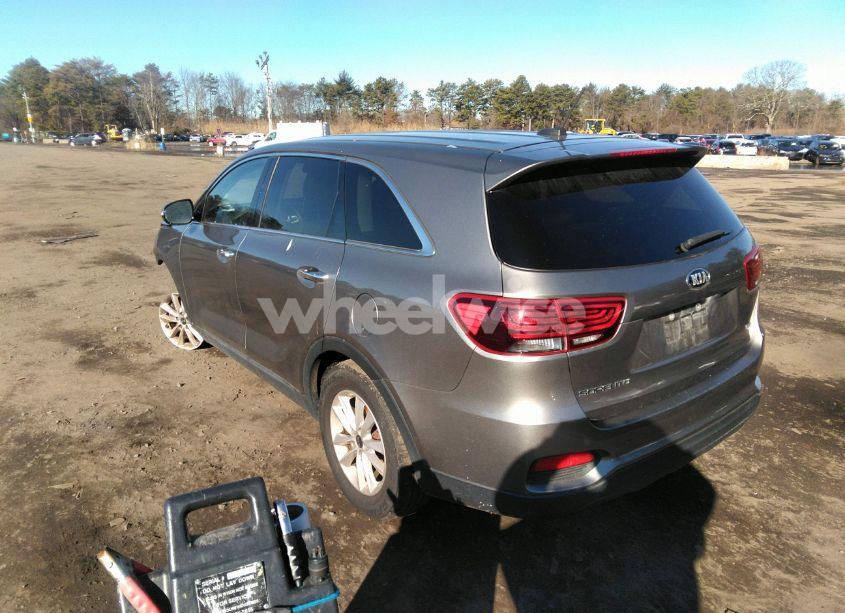 Photo 3 of 2019 Kia Sorento 2.4L LX (VIN 5XYPG4A35KG506401)