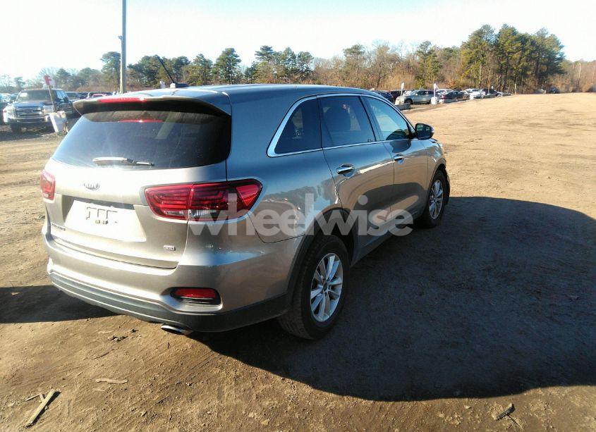 Photo 4 of 2019 Kia Sorento 2.4L LX (VIN 5XYPG4A35KG506401)