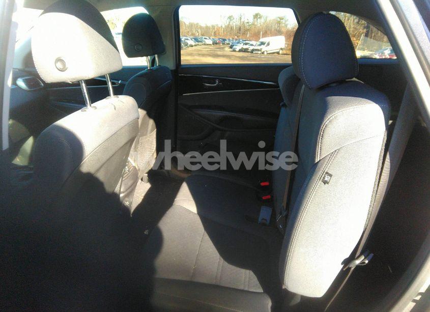 Photo 8 of 2019 Kia Sorento 2.4L LX (VIN 5XYPG4A35KG506401)