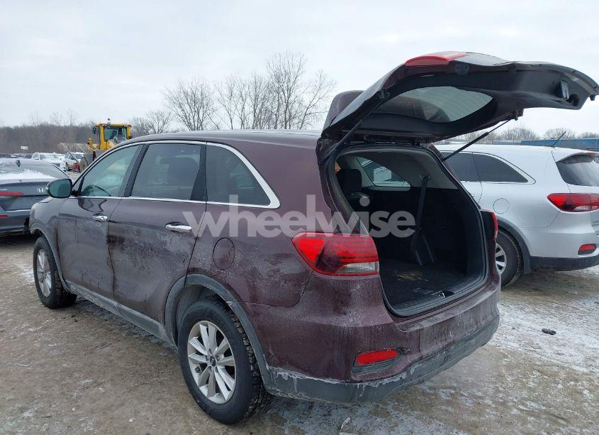 Photo 2 of 2019 Kia Sorento 2.4L LX (VIN 5XYPG4A35KG542363)