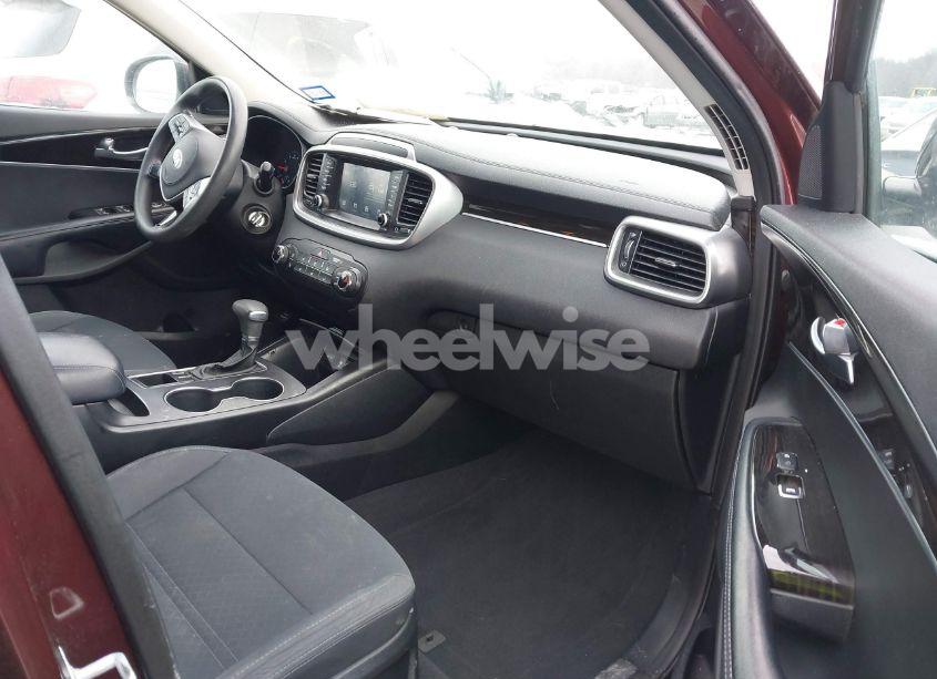 Photo 4 of 2019 Kia Sorento 2.4L LX (VIN 5XYPG4A35KG542363)