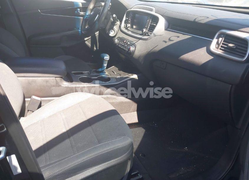 Photo 5 of 2019 Kia Sorento 2.4L LX (VIN 5XYPG4A35KG549507)