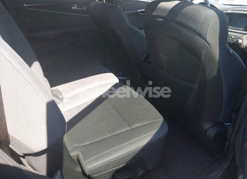 Photo 8 of 2019 Kia Sorento 2.4L LX (VIN 5XYPG4A35KG549507)