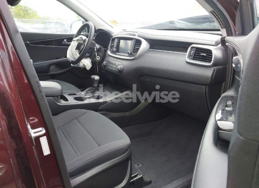 Photo 5 of 2019 Kia Sorento 2.4L LX (VIN 5XYPG4A35KG576447)