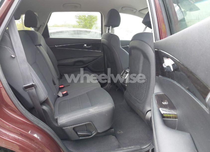 Photo 8 of 2019 Kia Sorento 2.4L LX (VIN 5XYPG4A35KG576447)