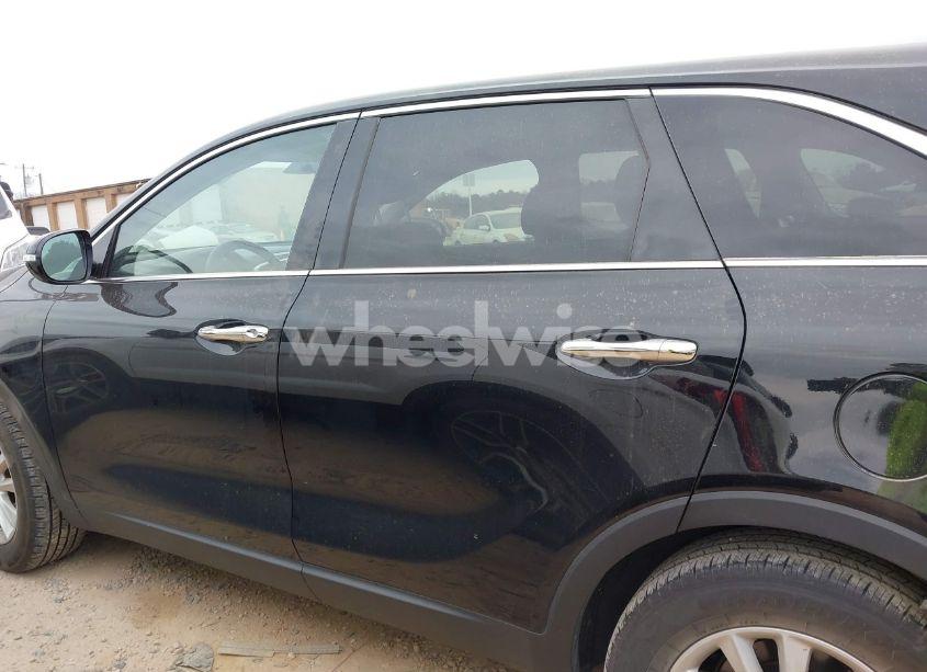 Photo 14 of 2019 Kia Sorento 2.4L L (VIN 5XYPG4A35KG577548)