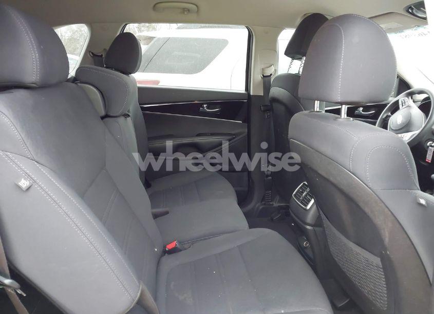 Photo 8 of 2019 Kia Sorento 2.4L L (VIN 5XYPG4A35KG577548)
