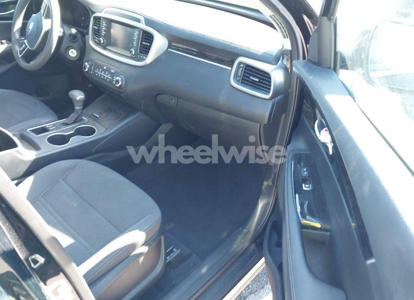 Photo 5 of 2019 Kia Sorento 2.4L L (VIN 5XYPG4A35KG595628)