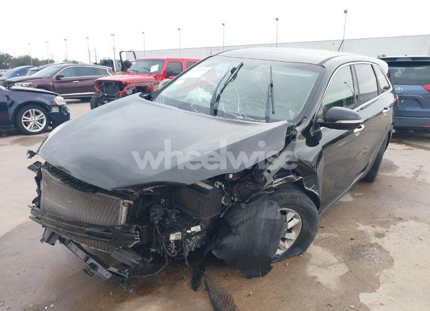 Photo 2 of 2020 Kia Sorento 2.4L L (VIN 5XYPG4A35LG642383)