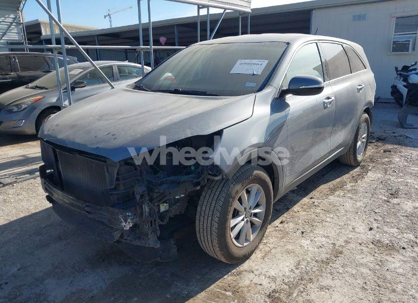Photo 2 of 2020 Kia Sorento 2.4L LX (VIN 5XYPG4A35LG661368)