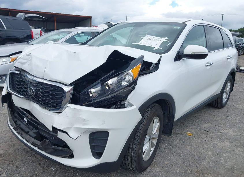 Photo 2 of 2020 Kia Sorento 2.4L LX (VIN 5XYPG4A35LG669910)