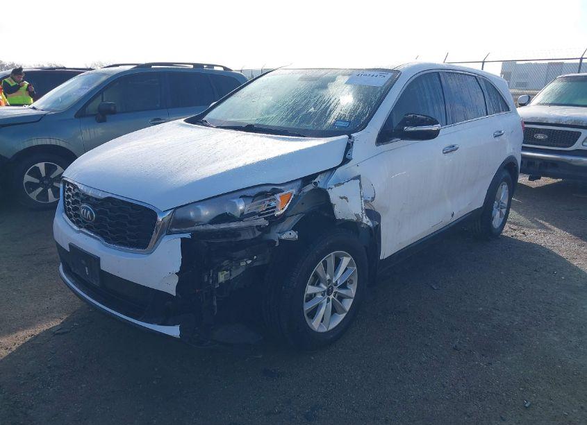 Photo 2 of 2020 Kia Sorento 2.4L LX (VIN 5XYPG4A35LG680518)