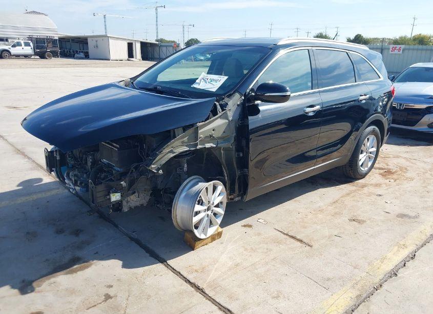 Photo 2 of 2020 Kia Sorento 2.4L LX (VIN 5XYPG4A35LG681894)