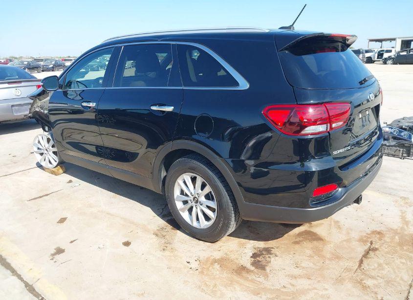 Photo 3 of 2020 Kia Sorento 2.4L LX (VIN 5XYPG4A35LG681894)