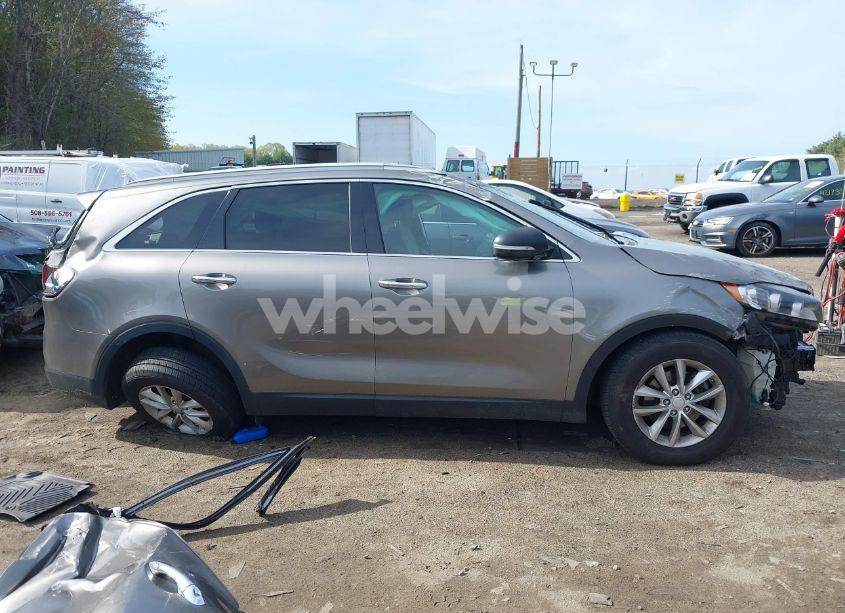 Photo 13 of 2016 Kia Sorento 2.4L LX (VIN 5XYPG4A36GG005573)