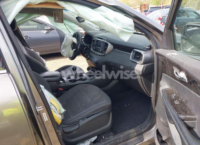 Photo 5 of 2016 Kia Sorento 2.4L LX (VIN 5XYPG4A36GG005573)