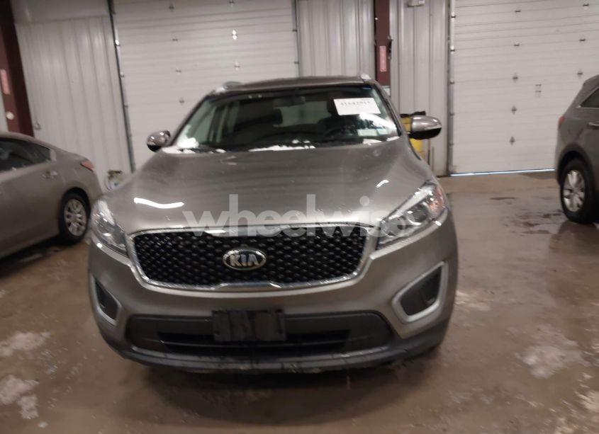 Photo 12 of 2016 Kia Sorento 2.4L LX (VIN 5XYPG4A36GG019425)