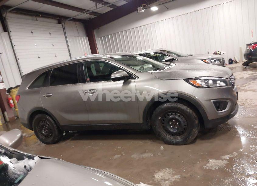 Photo 13 of 2016 Kia Sorento 2.4L LX (VIN 5XYPG4A36GG019425)