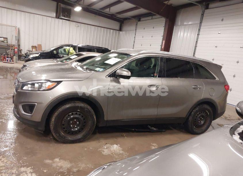 Photo 14 of 2016 Kia Sorento 2.4L LX (VIN 5XYPG4A36GG019425)