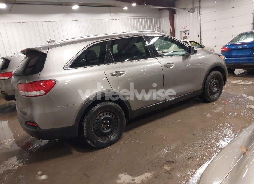 Photo 4 of 2016 Kia Sorento 2.4L LX (VIN 5XYPG4A36GG019425)