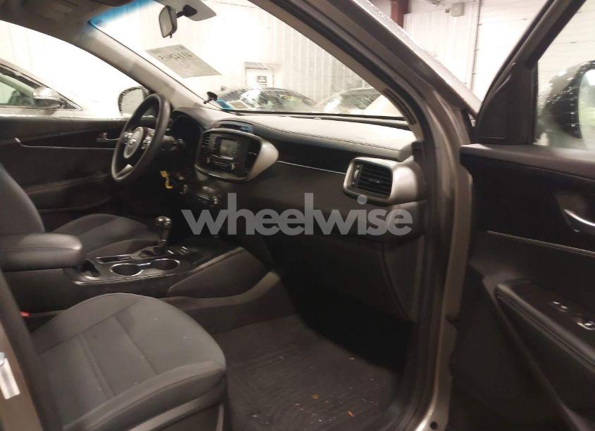 Photo 5 of 2016 Kia Sorento 2.4L LX (VIN 5XYPG4A36GG019425)