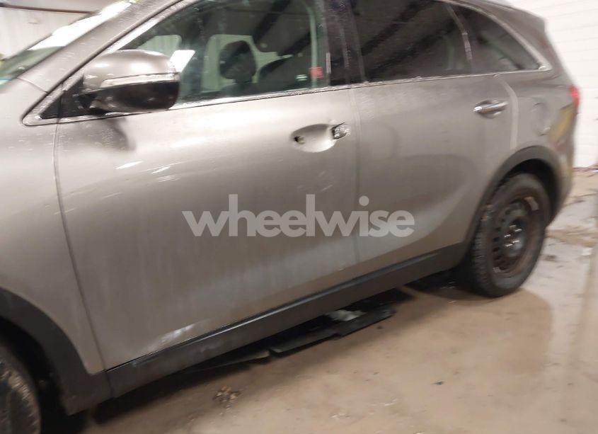 Photo 6 of 2016 Kia Sorento 2.4L LX (VIN 5XYPG4A36GG019425)