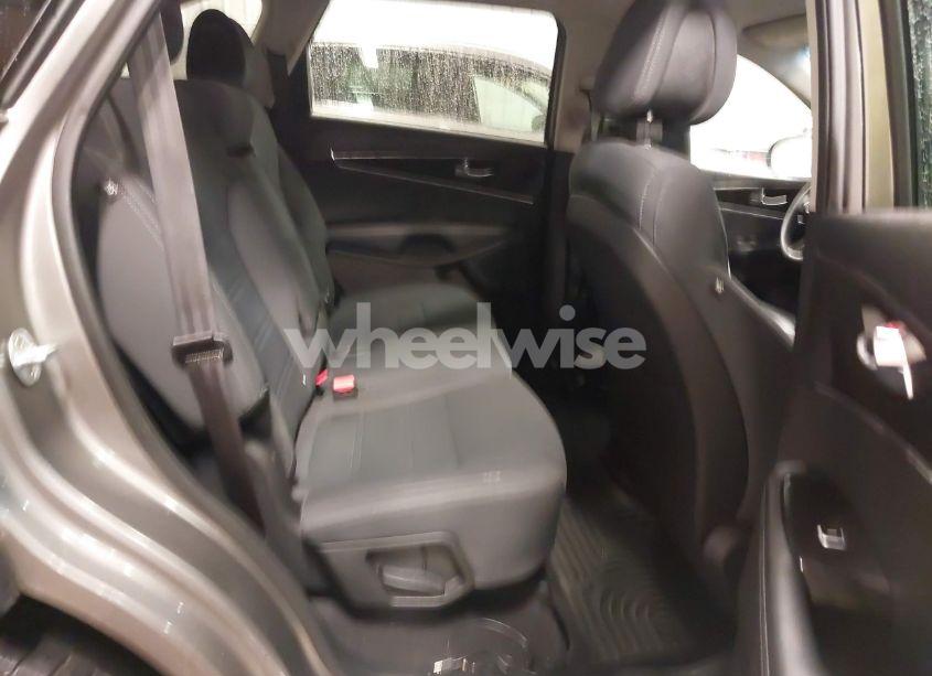 Photo 8 of 2016 Kia Sorento 2.4L LX (VIN 5XYPG4A36GG019425)