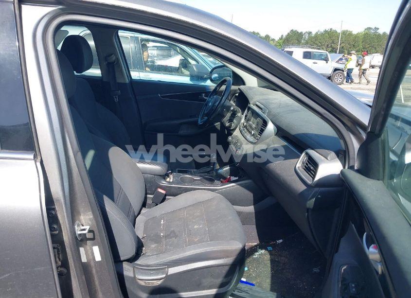 Photo 5 of 2016 Kia Sorento 2.4L LX (VIN 5XYPG4A36GG074330)