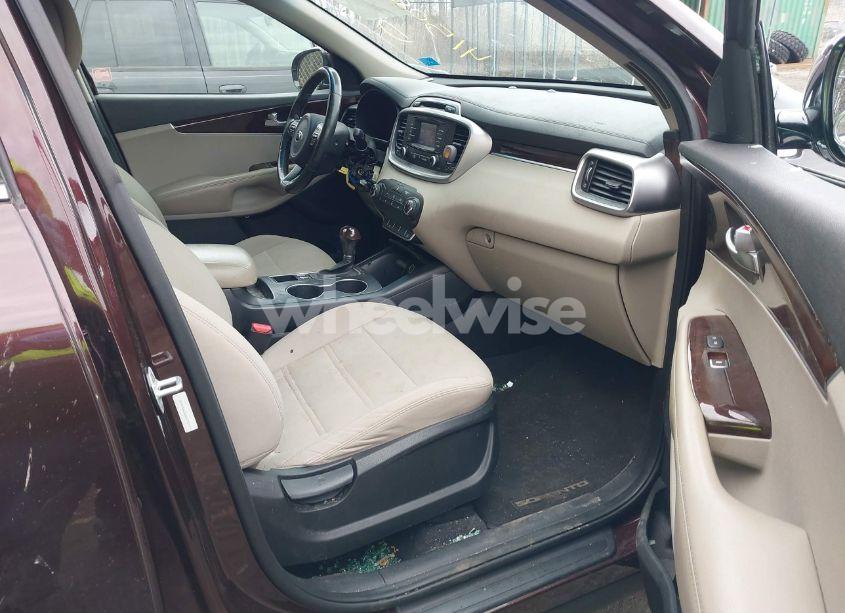Photo 5 of 2016 Kia Sorento 2.4L LX (VIN 5XYPG4A36GG075719)