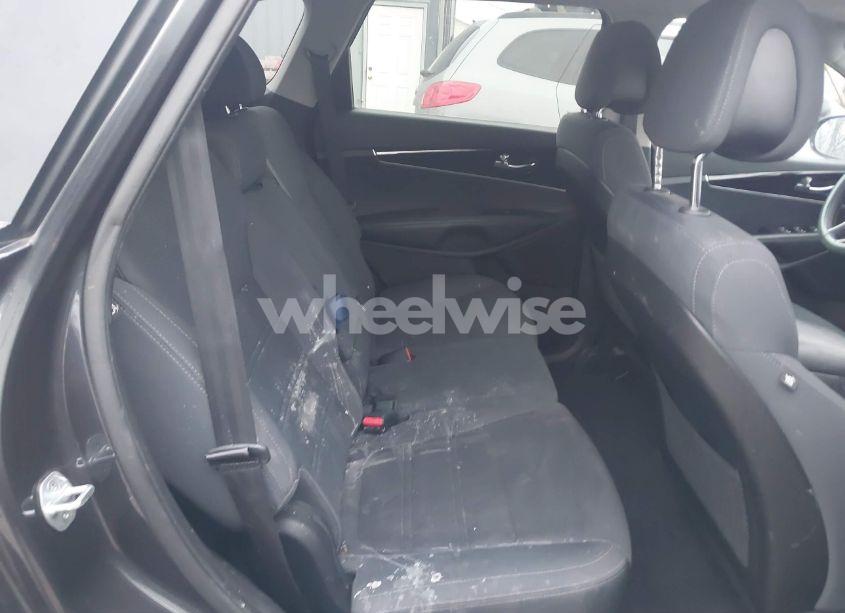 Photo 5 of 2016 Kia Sorento 2.4L LX (VIN 5XYPG4A36GG108122)