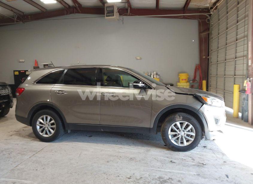 Photo 13 of 2016 Kia Sorento 2.4L L (VIN 5XYPG4A36GG114227)