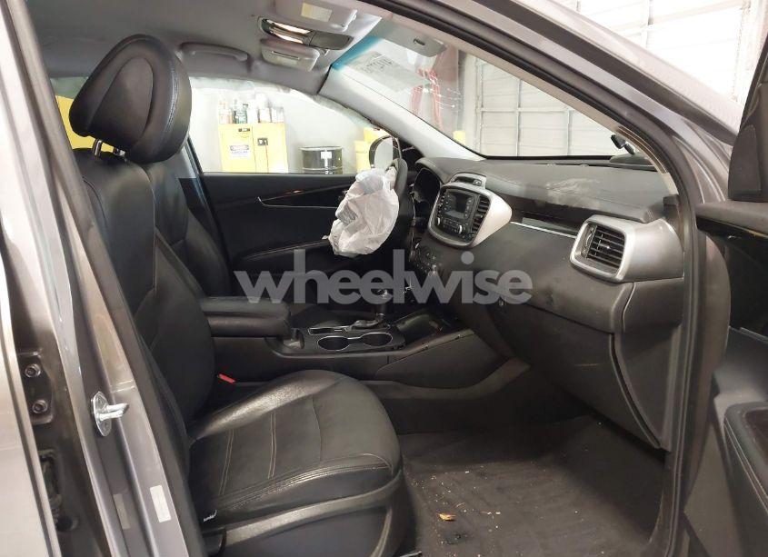 Photo 5 of 2016 Kia Sorento 2.4L L (VIN 5XYPG4A36GG114227)