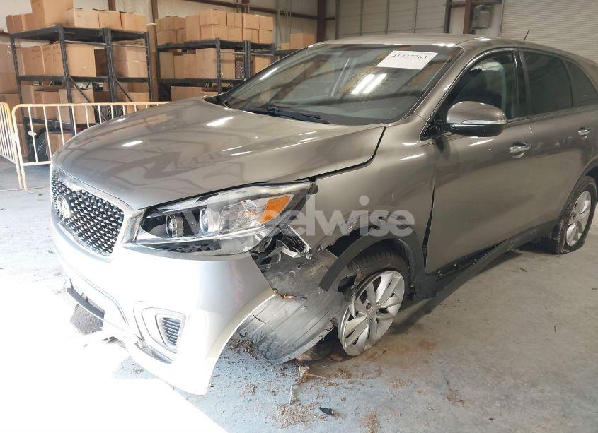 Photo 6 of 2016 Kia Sorento 2.4L L (VIN 5XYPG4A36GG114227)