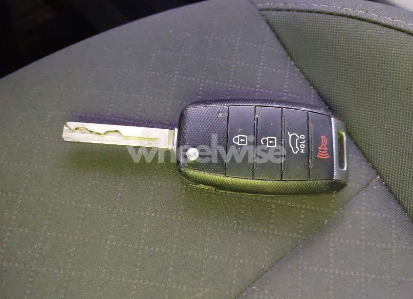 Photo 11 of 2016 Kia Sorento 2.4L L (VIN 5XYPG4A36GG114325)