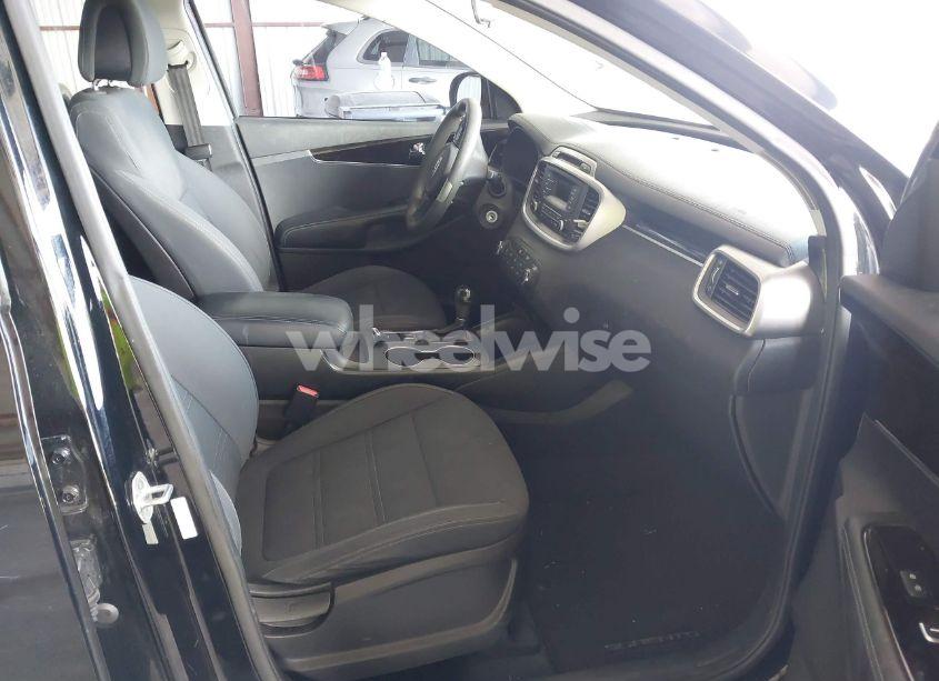 Photo 5 of 2016 Kia Sorento 2.4L L (VIN 5XYPG4A36GG114325)