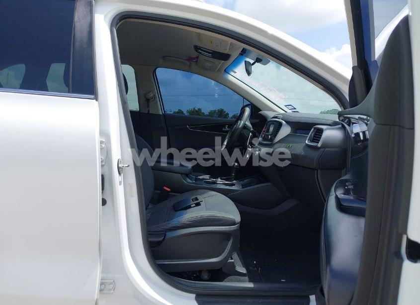 Photo 5 of 2016 Kia Sorento 2.4L LX (VIN 5XYPG4A36GG121436)