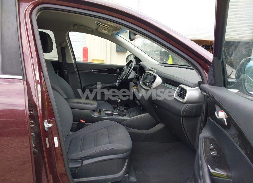 Photo 5 of 2016 Kia Sorento 2.4L LX (VIN 5XYPG4A36GG126569)