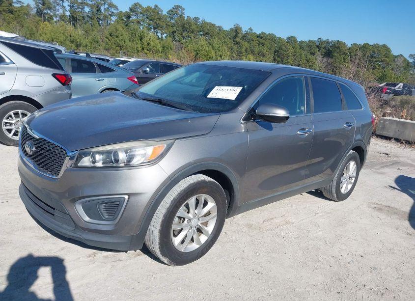 Photo 2 of 2016 Kia Sorento 2.4L L (VIN 5XYPG4A36GG149804)