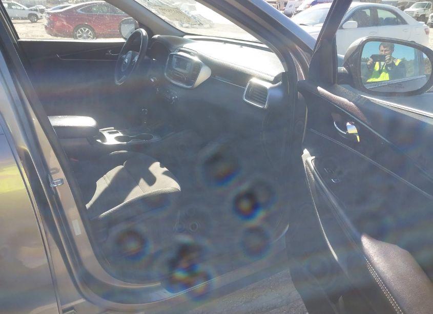 Photo 5 of 2016 Kia Sorento 2.4L L (VIN 5XYPG4A36GG149804)