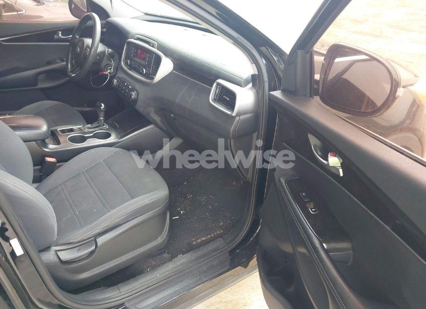 Photo 5 of 2016 Kia Sorento 2.4L L (VIN 5XYPG4A36GG171639)