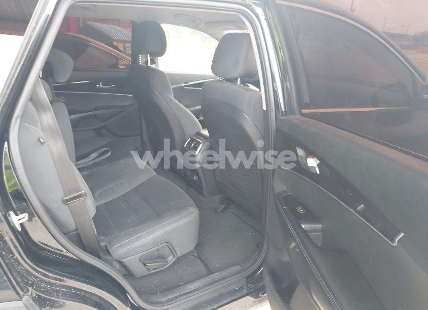 Photo 8 of 2016 Kia Sorento 2.4L L (VIN 5XYPG4A36GG171639)