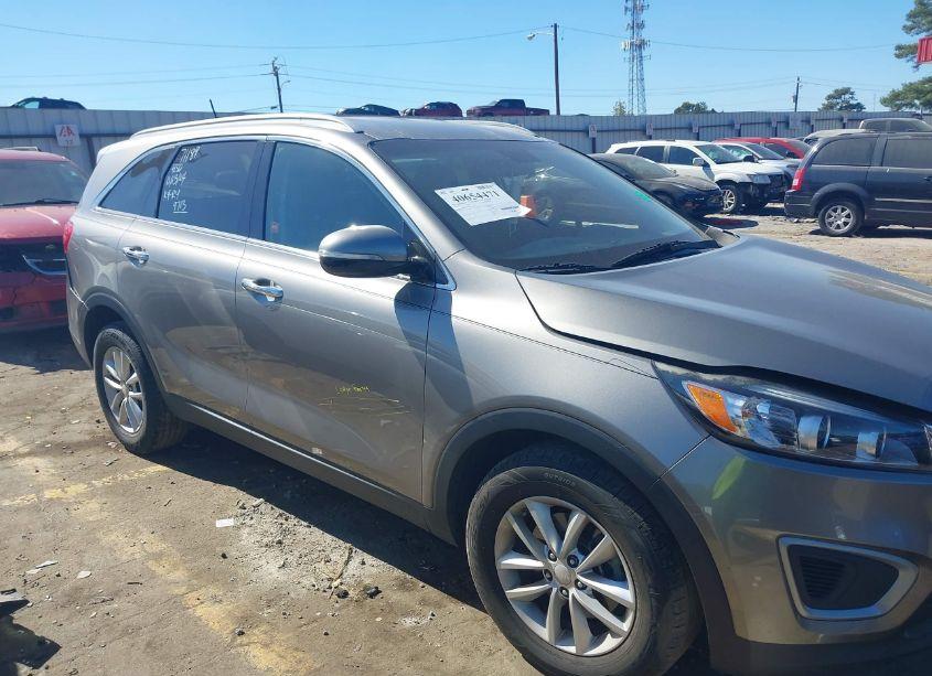 Photo 13 of 2017 Kia Sorento 2.4L LX (VIN 5XYPG4A36HG209713)
